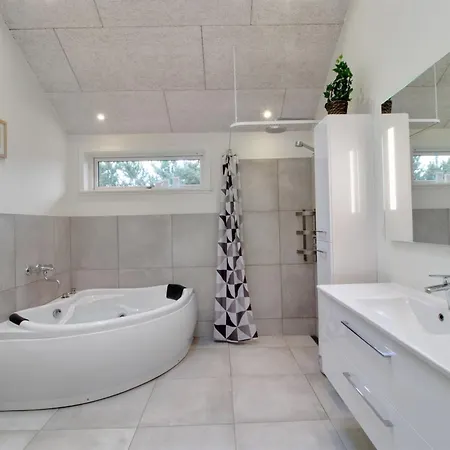 Cholena - 700m From The Sea By Interhome Feriehus *